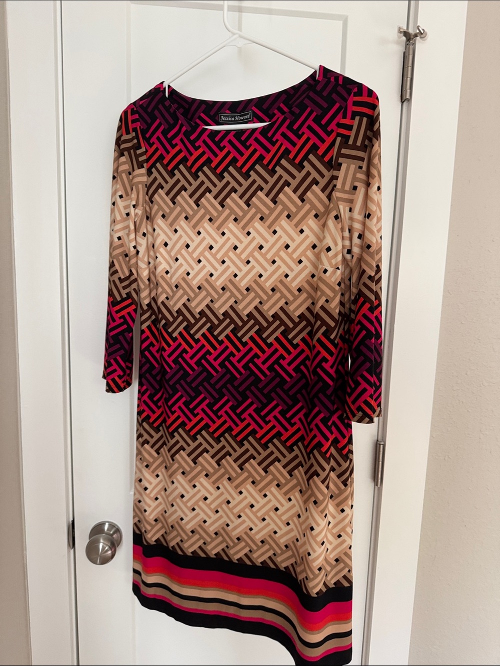 Jessica Howard Long-Sleeve Shift Dress in Beige, Pink and Black